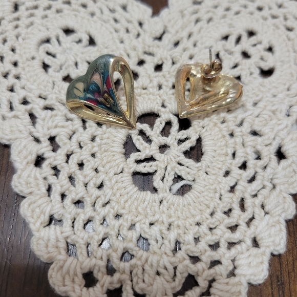 Vintage gold toned & enamel heart earrings - Picture 3 of 3